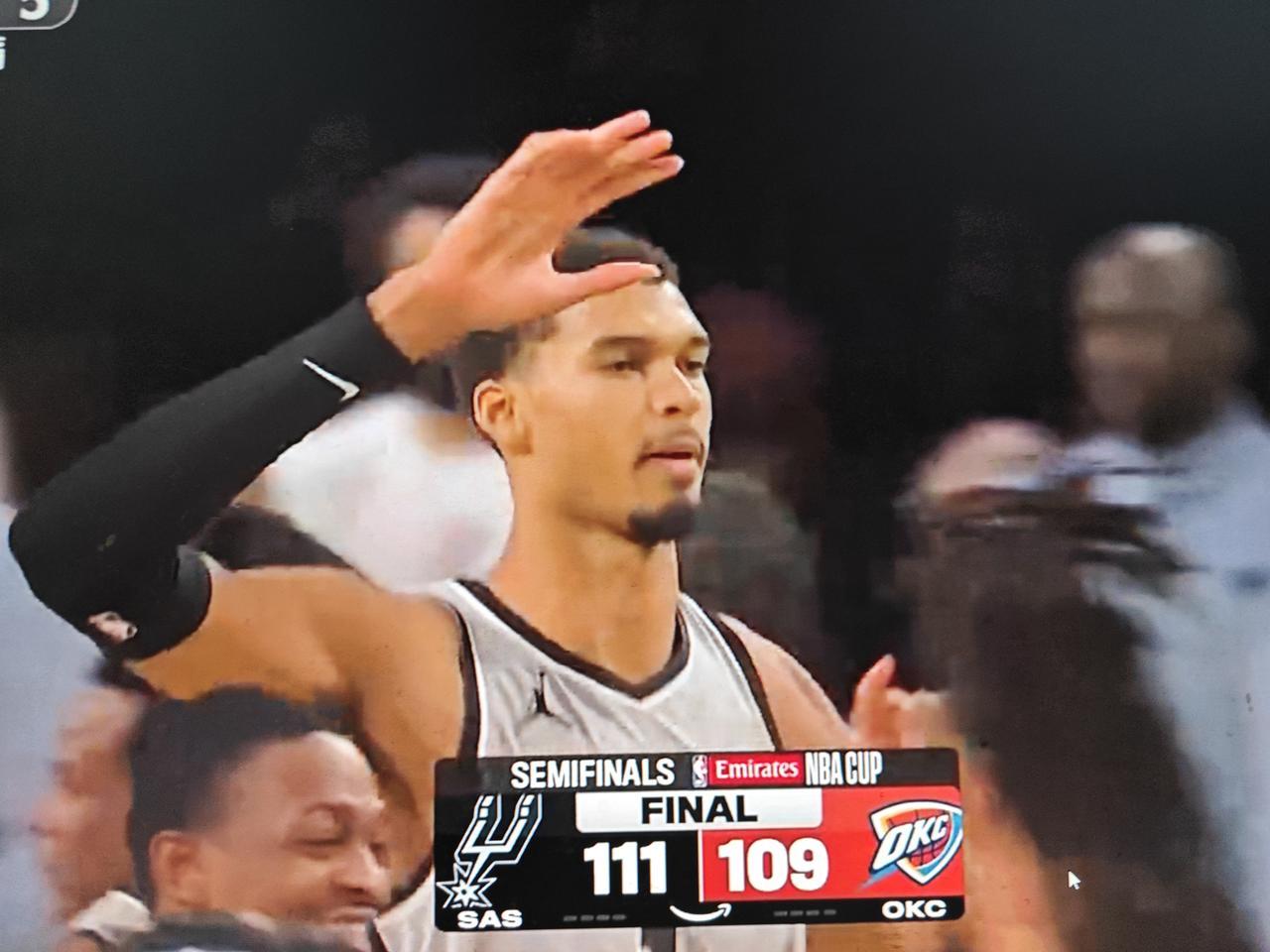 马刺淘汰雷霆，进入NBA杯决赛，没想到吧！这应当是NBA开赛以来最精彩的一场比赛