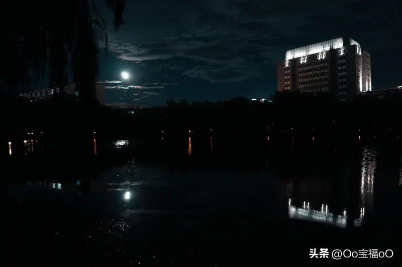 银月轻舟浮水面、
夏日星动凉爽景、
南北不负夏秋雪、
繁星璀璨星河流、
栖息环境