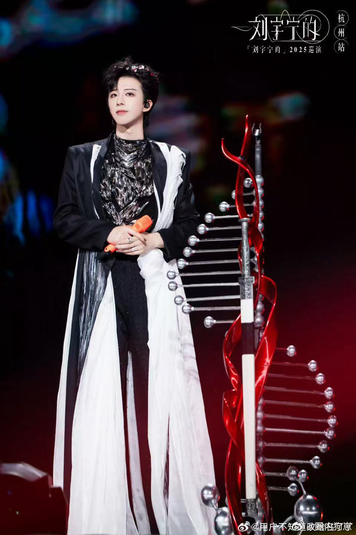 刘宇宁一怒之下萌了一下 谁把宁哥惹生气了，看弹幕以为粉丝会帮忙，结果全是捣乱的，