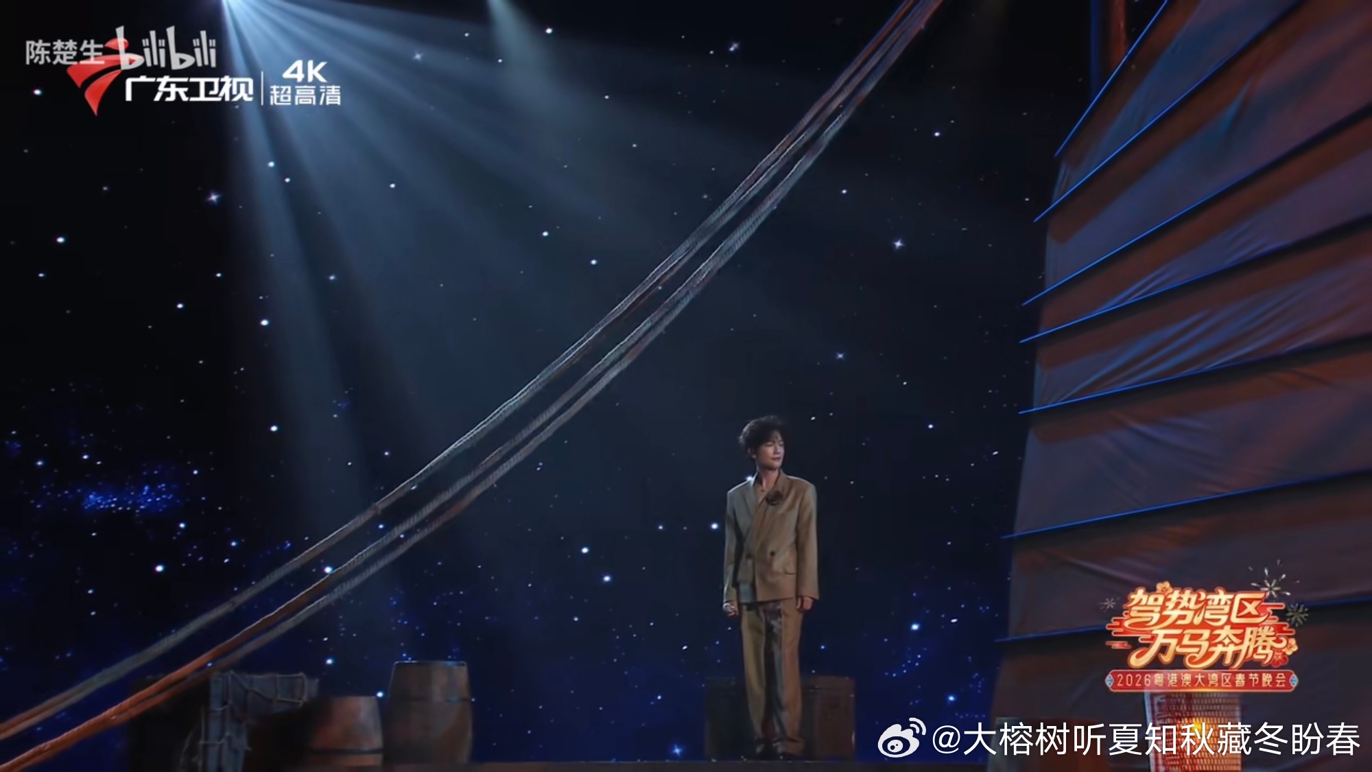 记得和老爸去电影院二刷《给阿嬷的情书》后回来的第二天中午一起吃饭时投屏播放了楚生