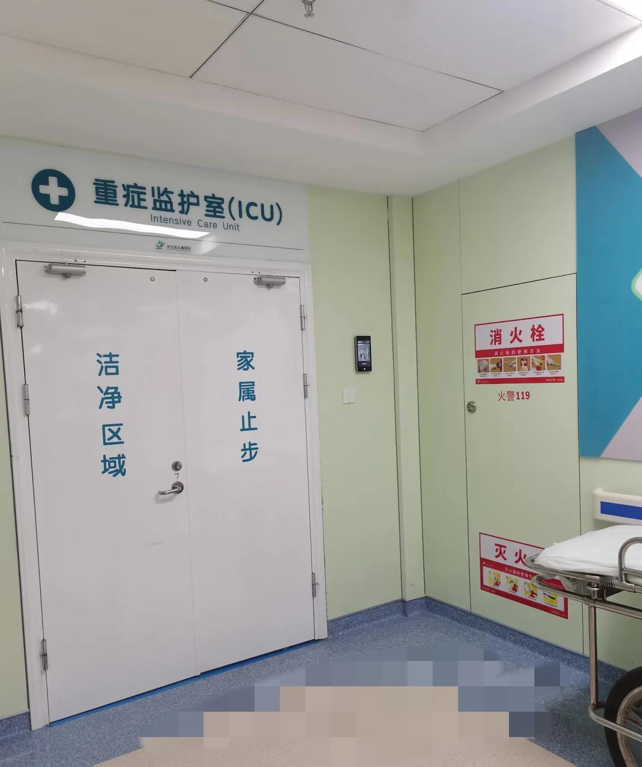 朋友老公突发脑出血进ICU，浑身插满管子，
医生说要么成植物人，要么拔管几分钟就