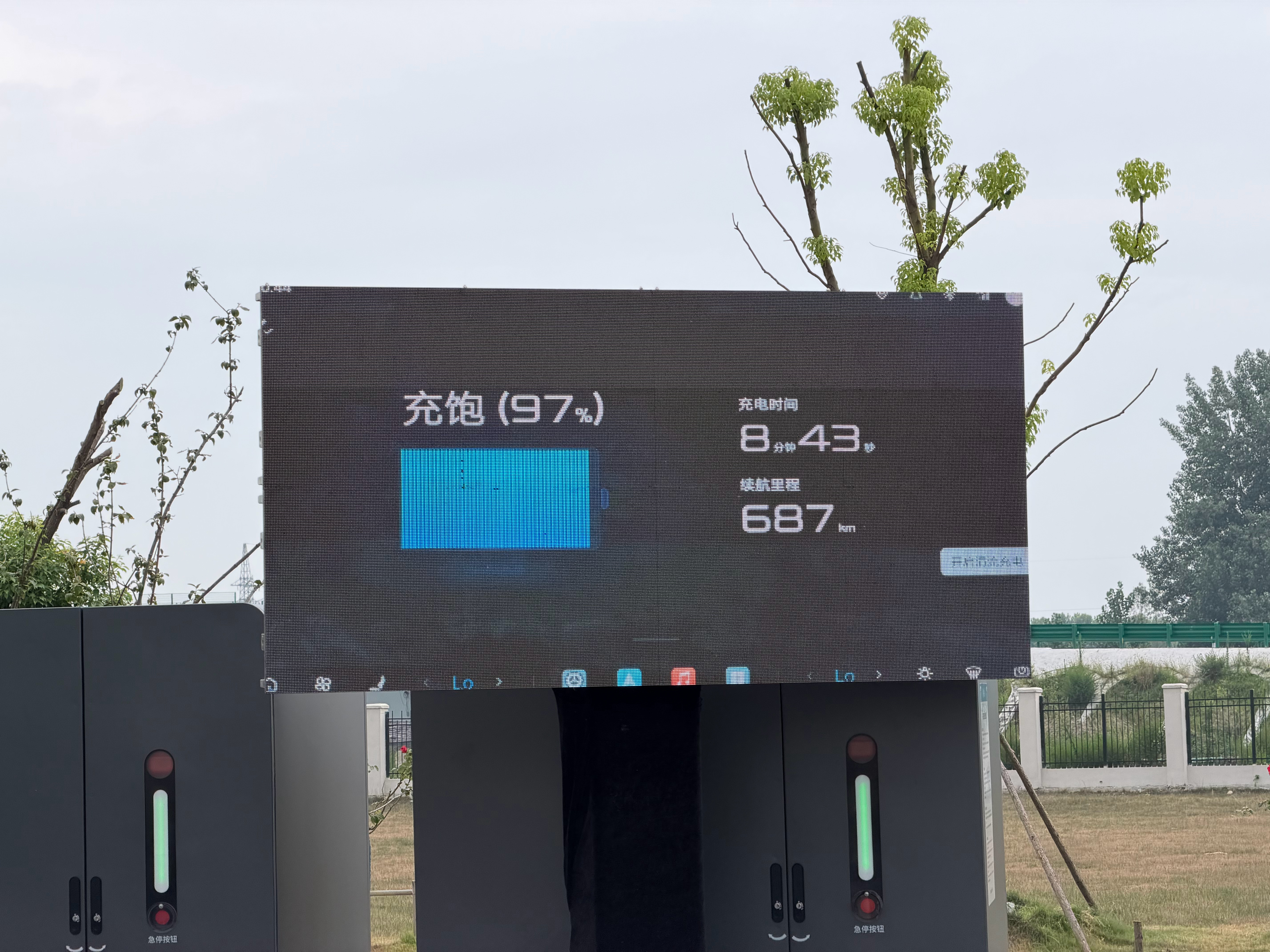 比亚迪汉L这种初代“兆瓦闪充”车型，也是可以在闪充桩单枪的条件下，达到“闪充”车