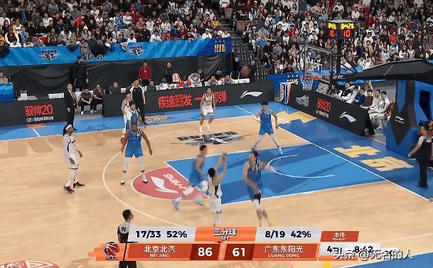 胡明轩表现没眼看，失误太多了，投篮低迷


胡明轩表现很糟糕，徐杰受伤没能扛起球