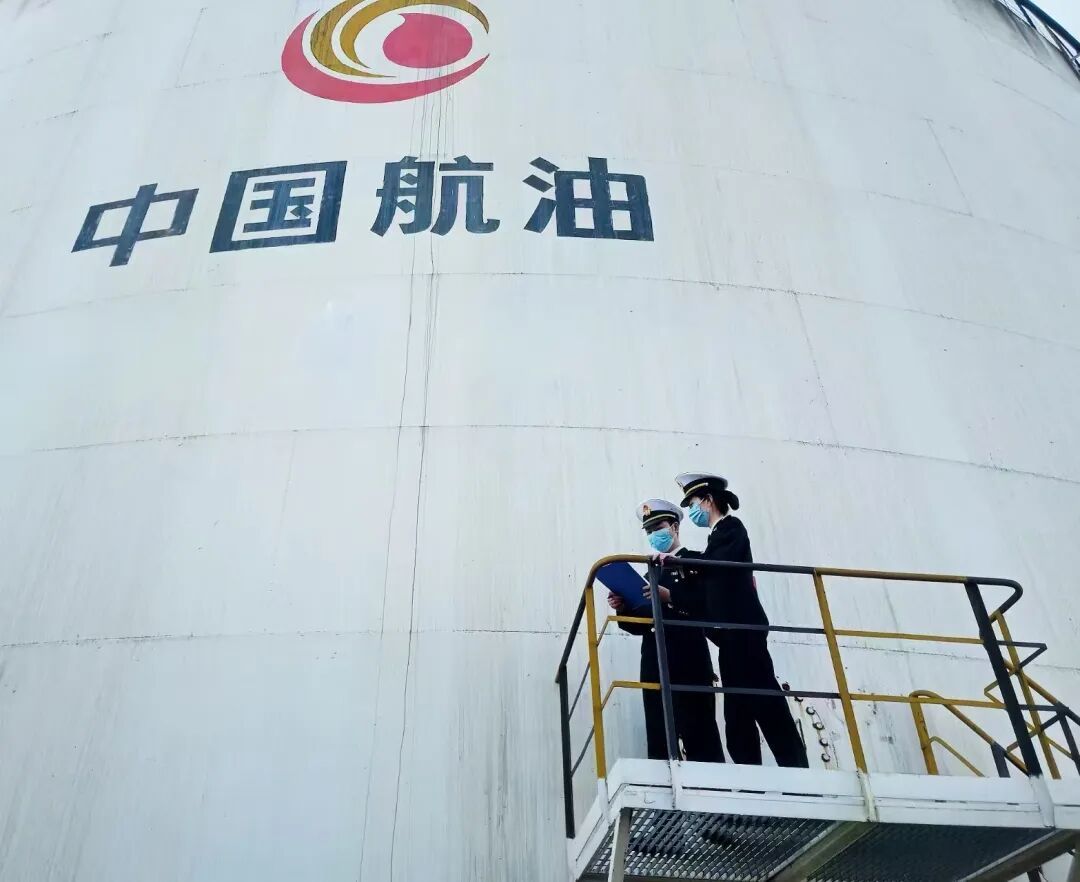 【#燃油附加费大幅上调#】#国内航司上调燃油附加费#近日，国内多家航司密集上调国