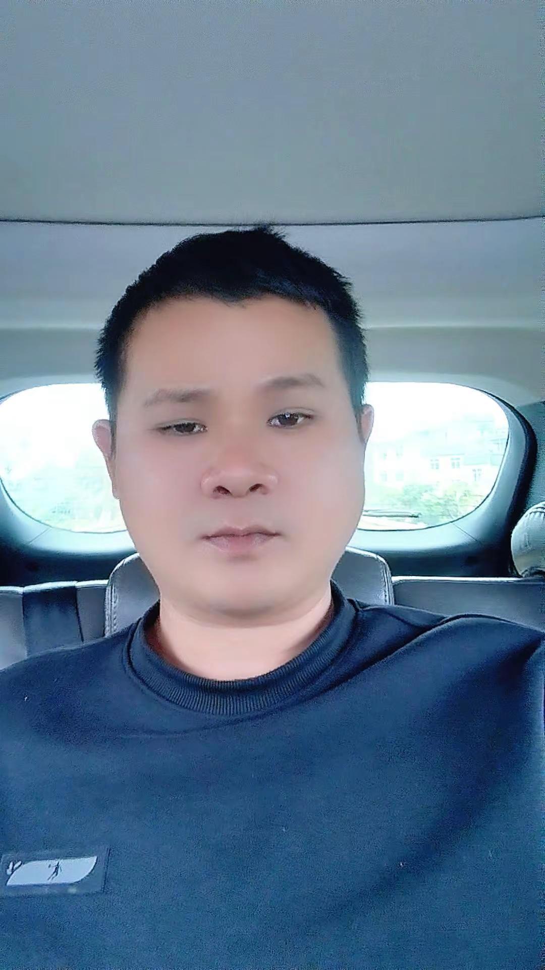 又一年的春夏秋冬路过我，感谢时光的馈赠和生命的礼遇，新的一岁不必万丈光芒，但愿始