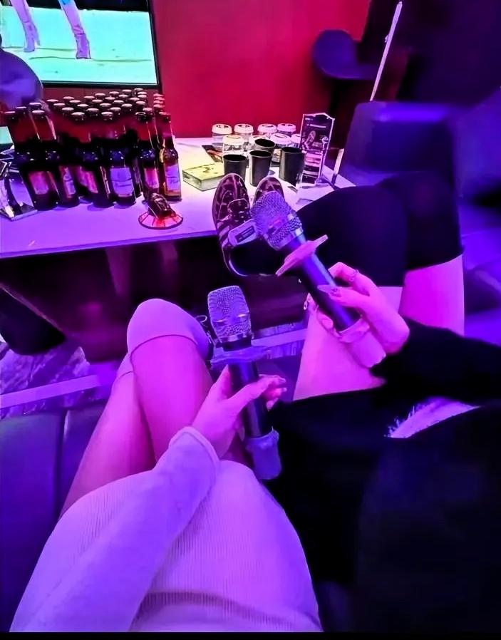 重庆这男的好心帮人，结果差点成了“冤大头”！在KTV认识陪酒女大学生，每月给80