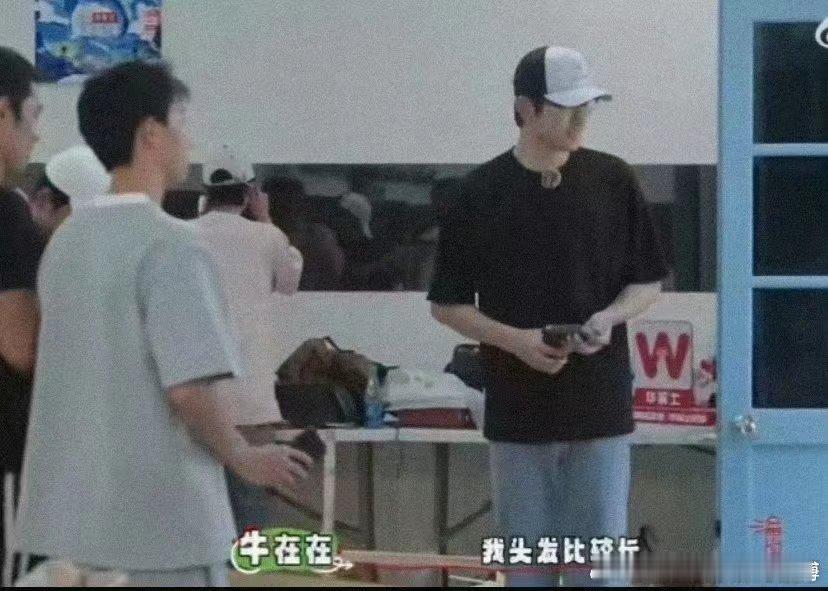 #第一次看女生管男生借皮筋#没想到海清姐姐会跟男生借皮筋啊，海清姐姐一个人做众多