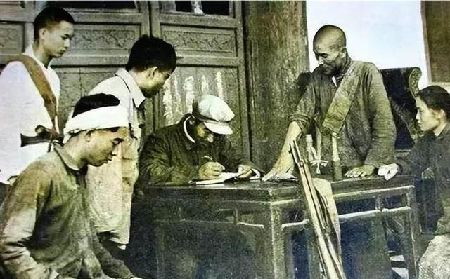 1950，我军剿匪部队到了浙江鄞县的一坐尼姑庵，发现了一个年轻貌美的尼姑，胸脯异