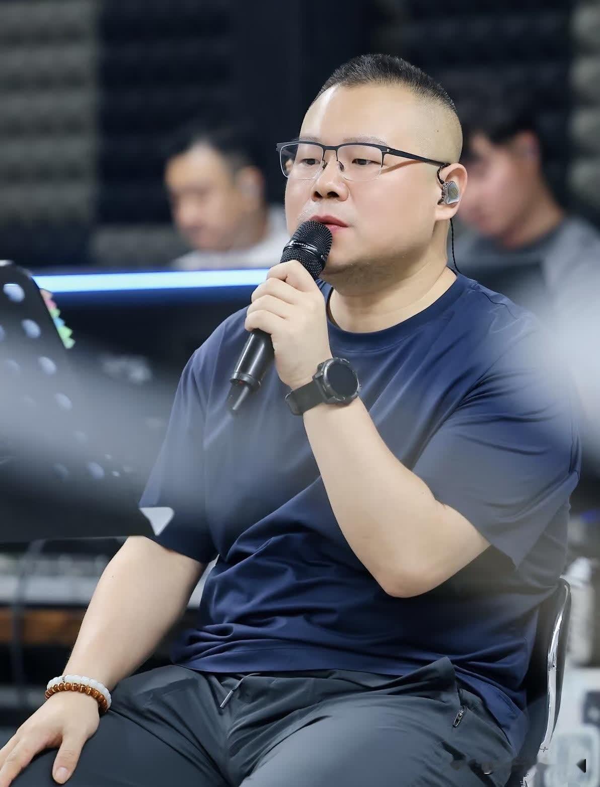 岳云鹏回应缺席2026央视春晚：能力有限，暂别舞台

1月10日，岳云鹏在大连相