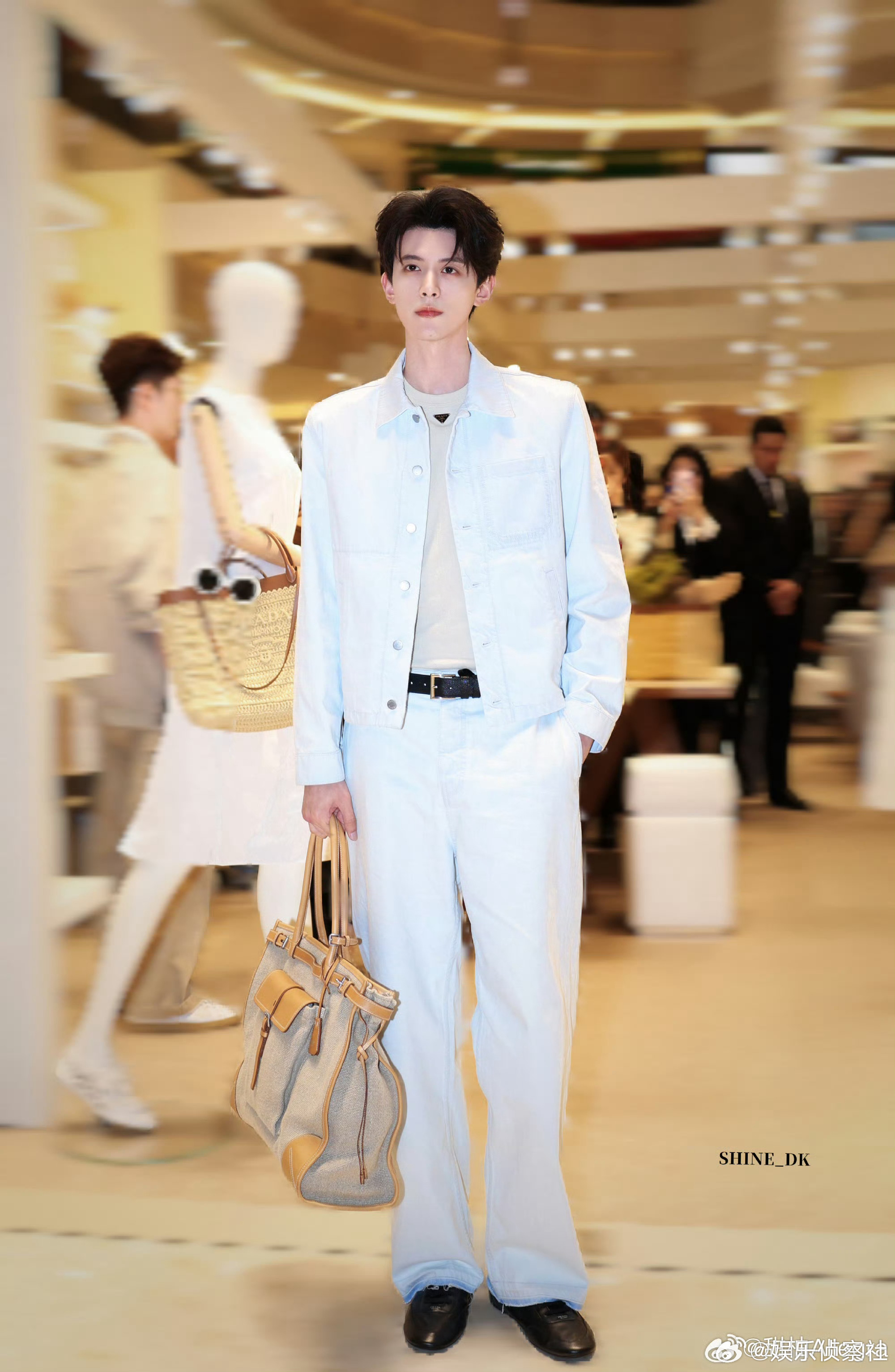 来看邓凯的人好多啊｜ 