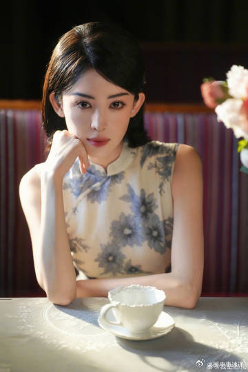 娜扎短发旗袍民国造型娜扎这样我像又回到了上海滩十里洋场的氛围感被拿捏，娜扎短发搭