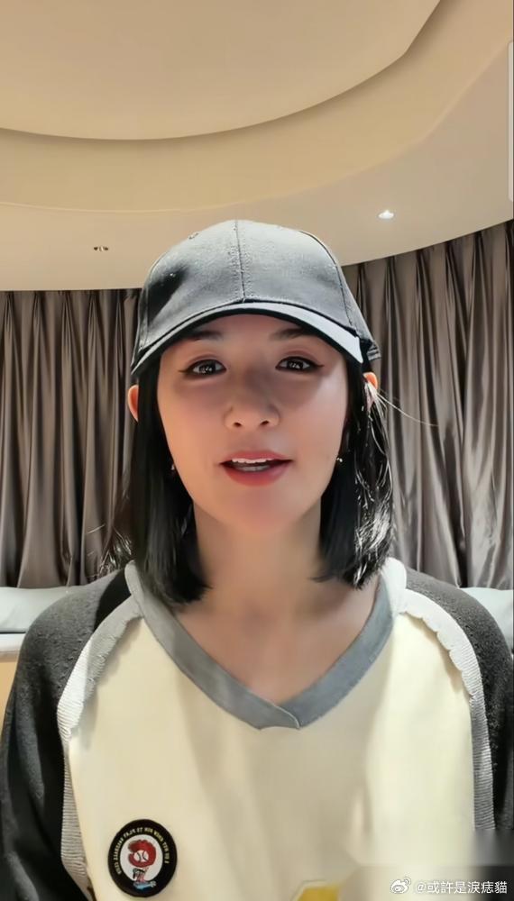 原来，让谢娜铁了心要开演唱会的，不是为了老公张杰，而是陈嘉桦一句无心的玩笑话。 