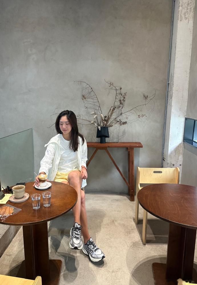 王欣瑜谈自己的生活小哲学：“我觉得自己是个平常生活中比较容易有幸福感的人。比如今