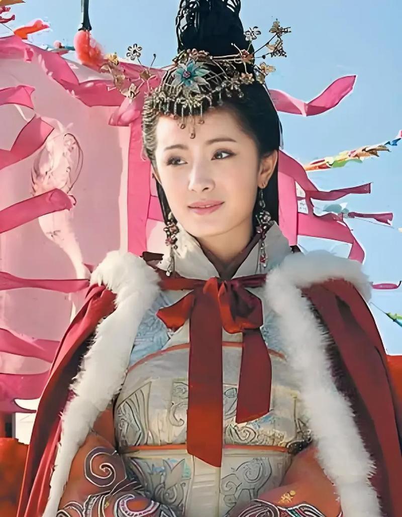 丈夫去世后，继子冲进帐篷一把搂住21岁的王昭君，王昭君给了他一巴掌，骂道："你疯