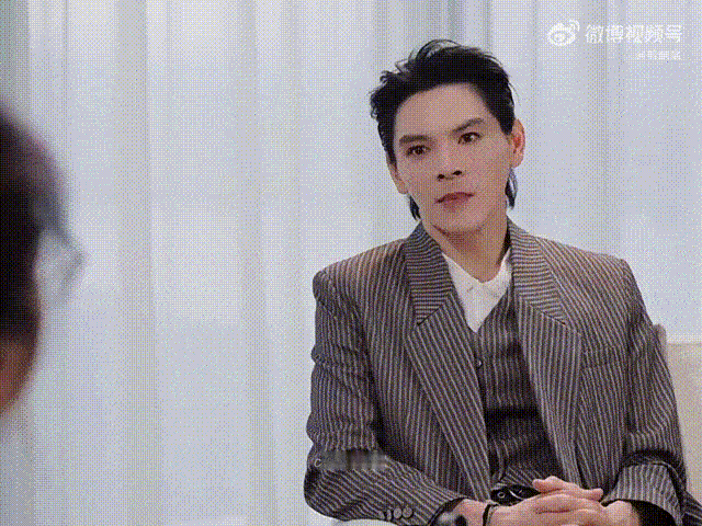 向佐回应易立竞采访向佐正式回应易立竞犀利访谈出圈后，向佐没有沉默回避，反而走心长
