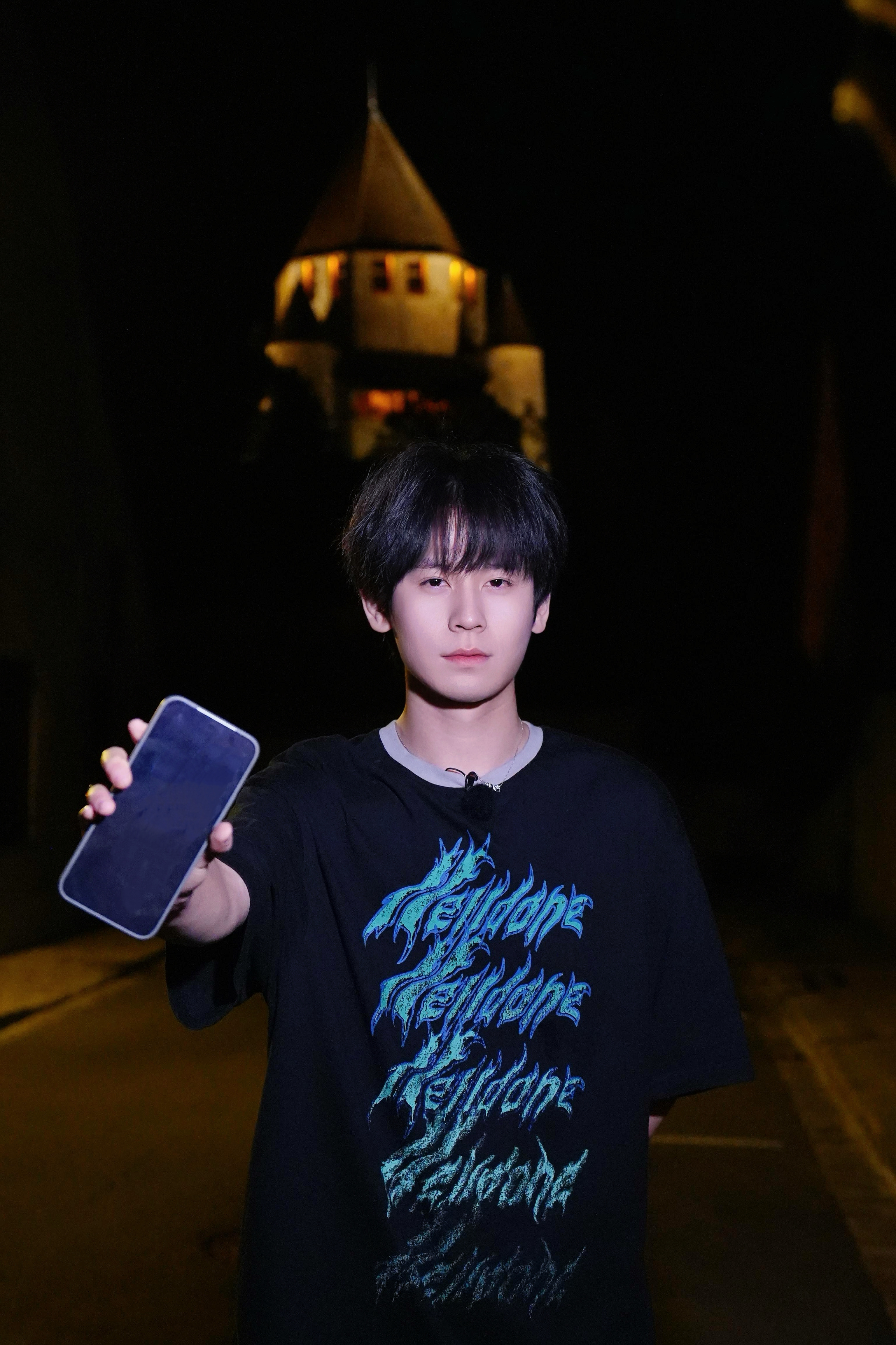 无畏心软的神无畏黑白衣服黑白天帅炸了，不管白天黑夜都很帅。 