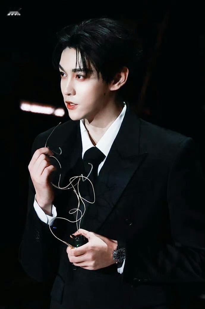 田栩宁站姐出图站姐这个权威啊，出图这么快的吗，期待田栩宁的演出