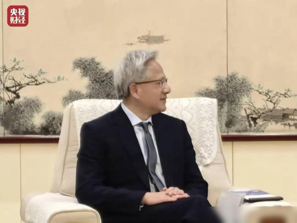 表哥看完访华的直播后，神秘兮兮地跟我说，你觉不觉得黄仁勋这次实在是不对劲

我当