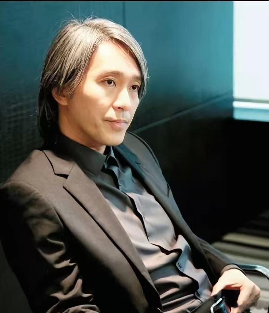 林子聪最近采访说漏嘴了：在周星驰公司上班，老板亲自带员工吃大餐，谁手头紧二话不说