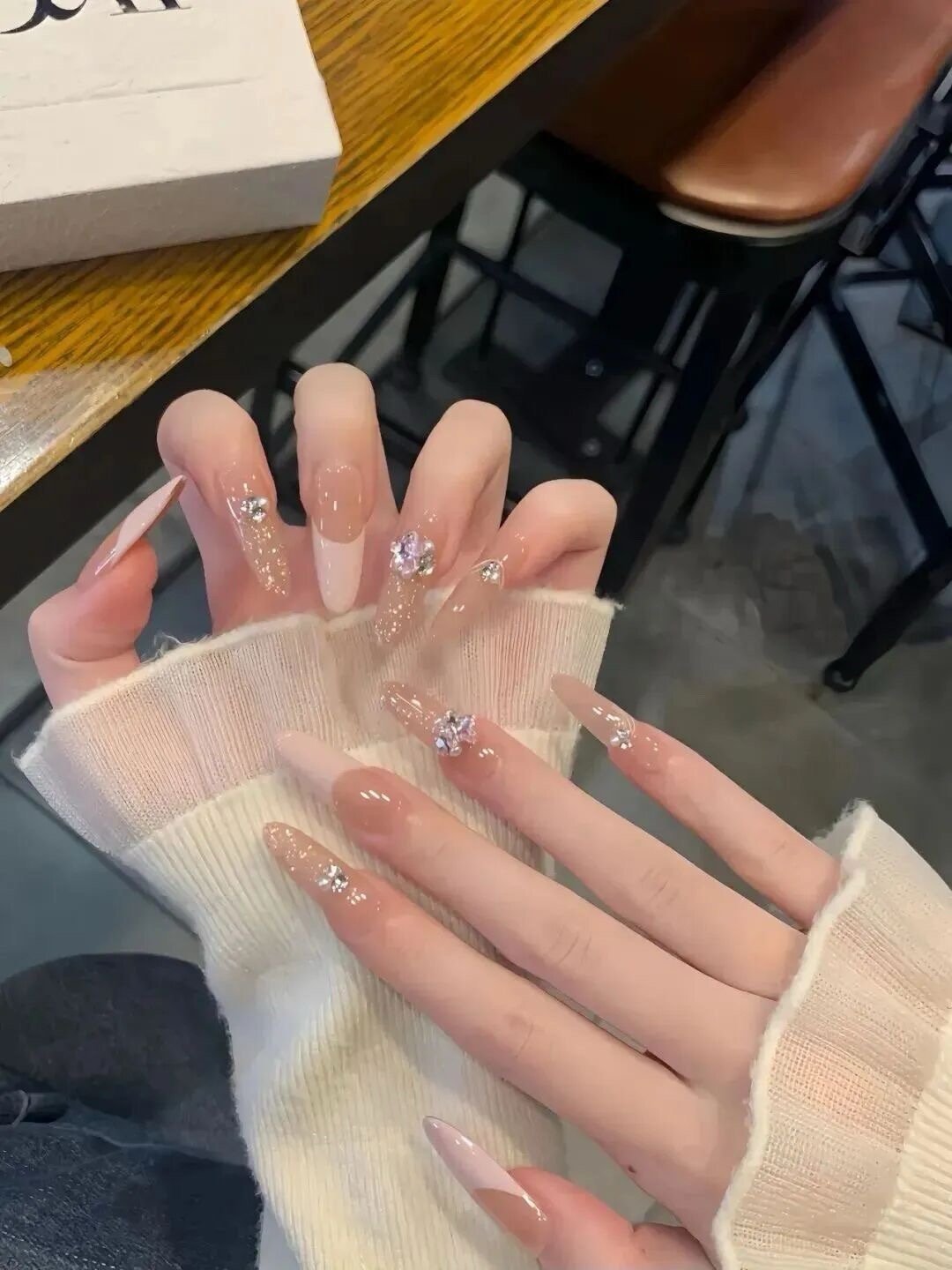 现在一听别人说喜欢我，我就会思考，要么是来搞我的钱，要么是以为搞我不要钱。 