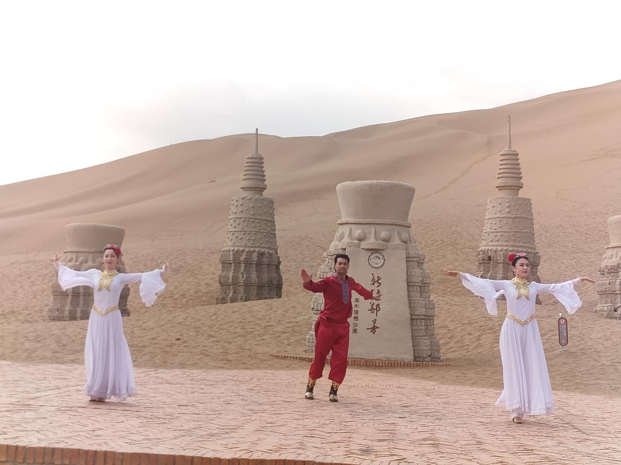 太漂亮了，鄯善古国的库木塔格沙漠

真漂亮

还有楼兰姑娘