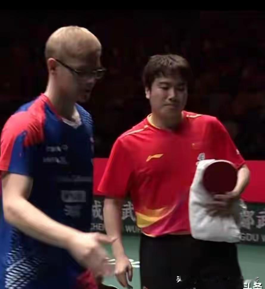 中国队混团首负。
很蠢的一个男单出场排阵。
​你实在很难指望梁靖崑，4个赛点机会