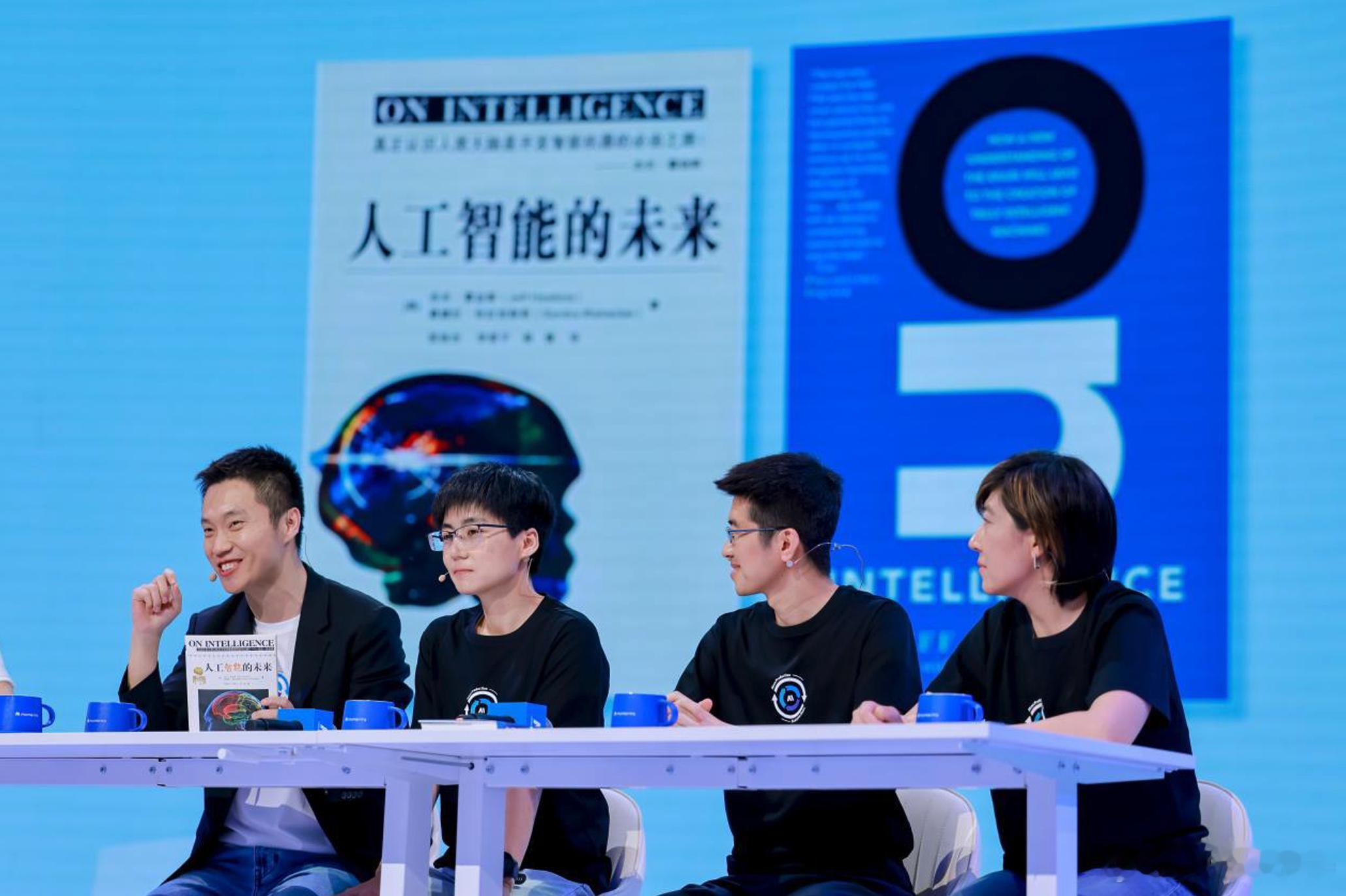 【Momenta 累计定点车型数超 200 款】4 月 25 日，Momenta