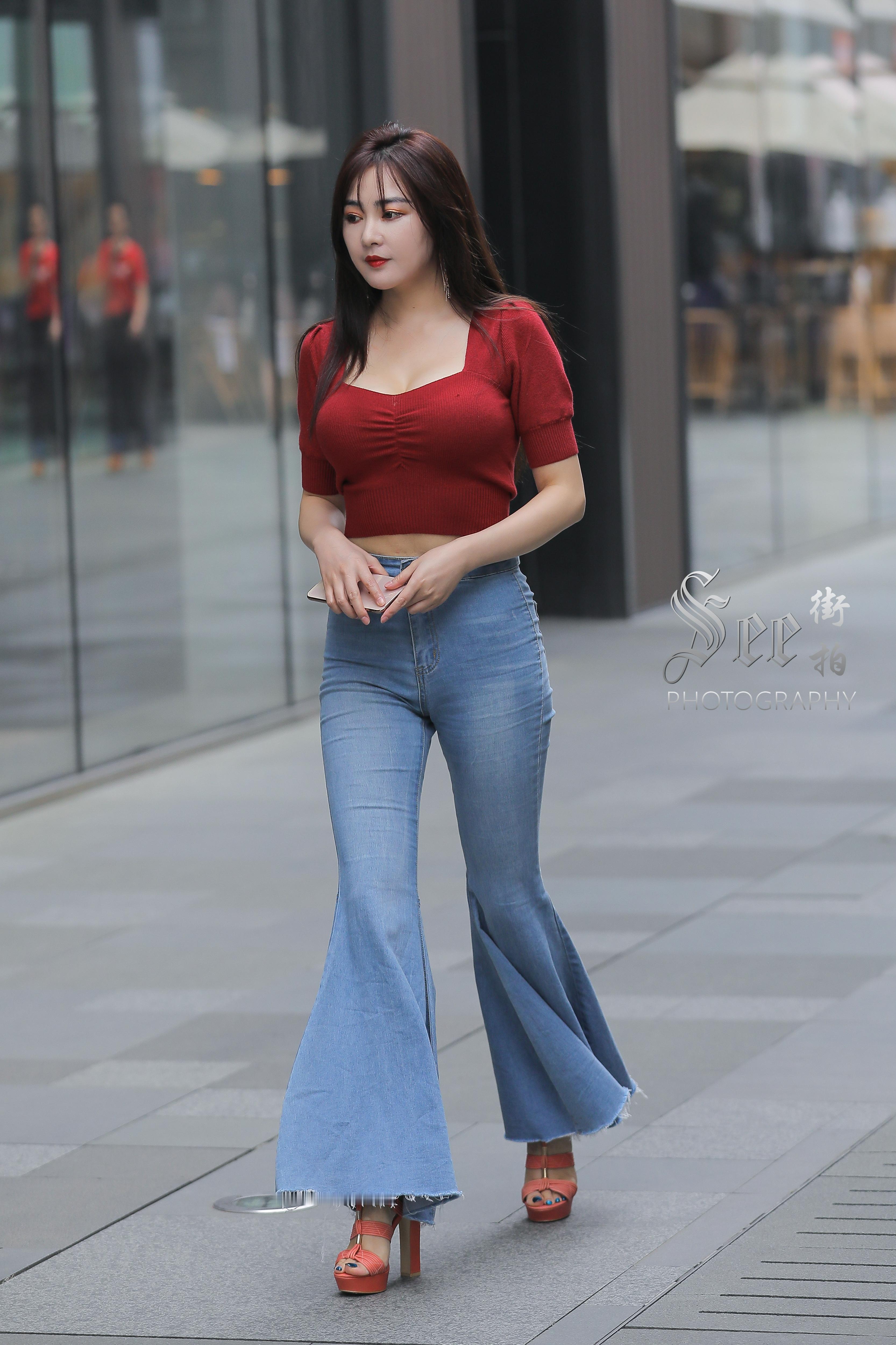 喇叭牛仔裤百搭显身材~~ ​​​