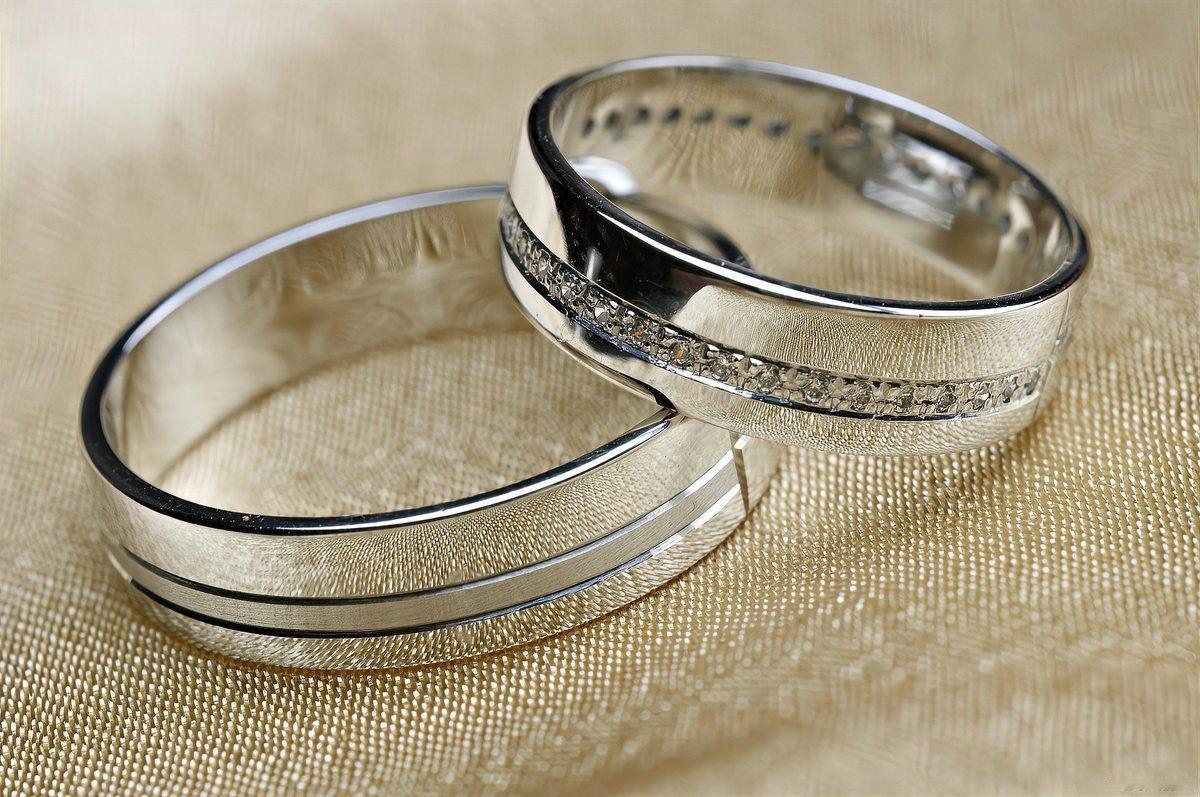 财经头条App：继黄金、白银相继走出强势上涨行情后，贵金属涨势“接力棒”传递至铂