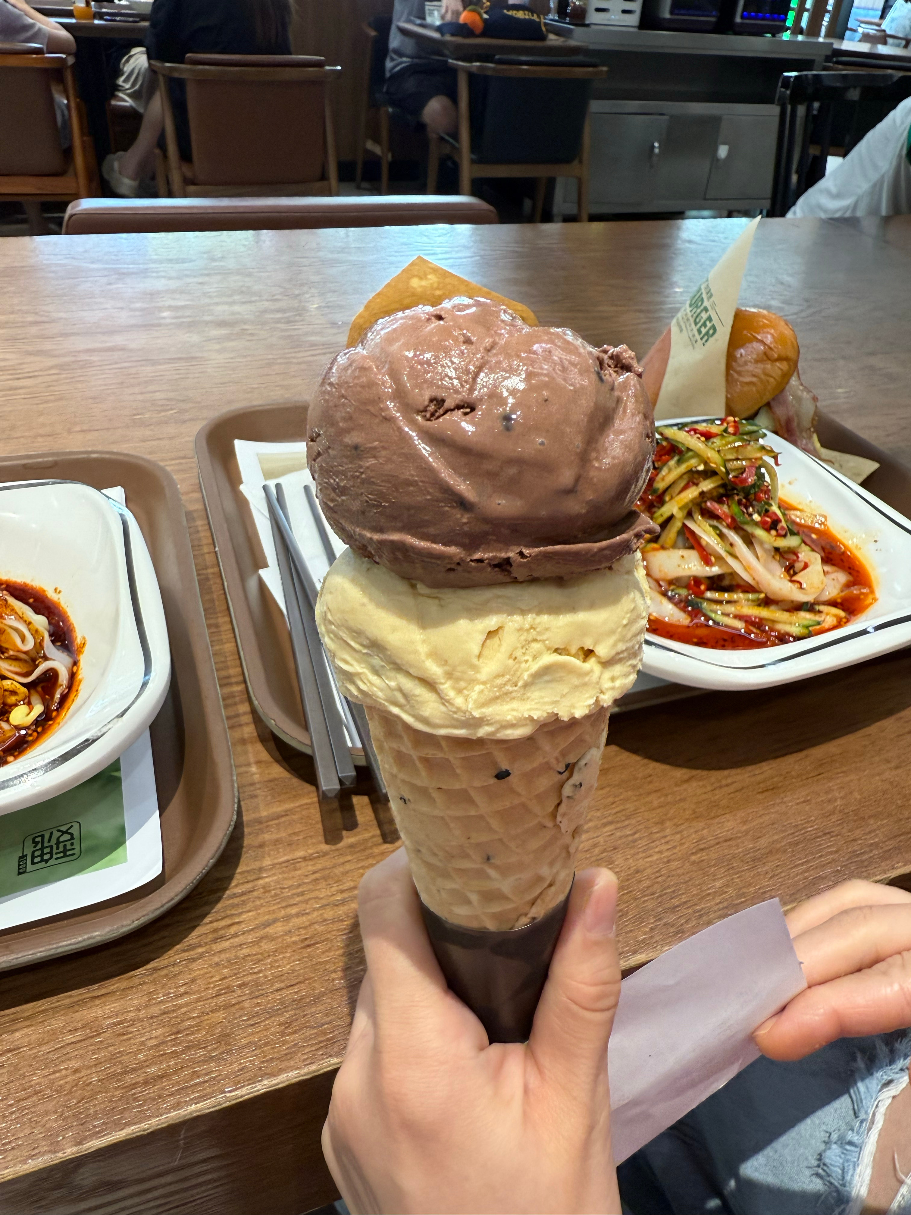 这次来西安除了办事，还带我老婆吃了很多好吃的。来了几次以后，反而对一些花里胡哨的