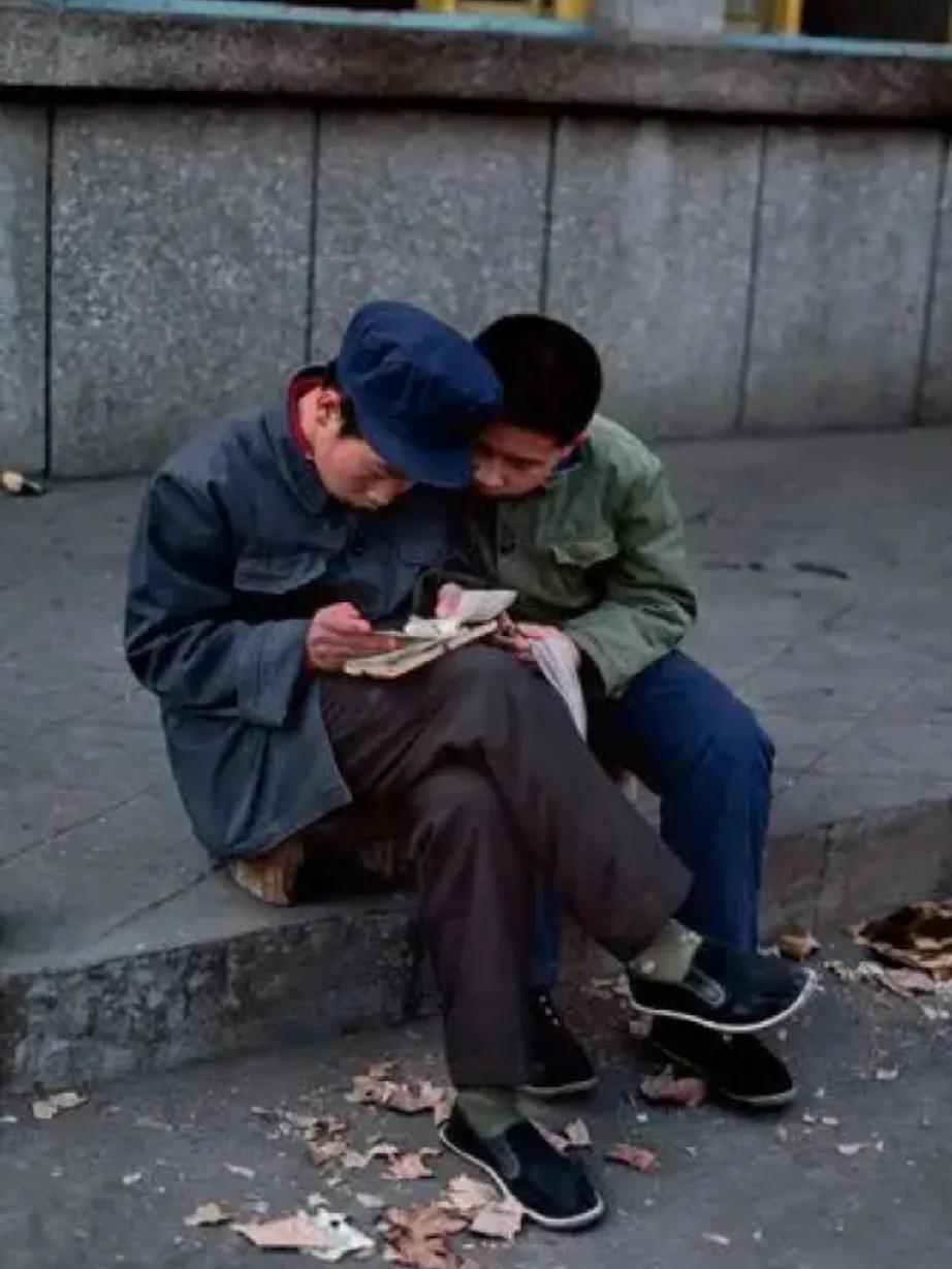 我认为不怀念你怀念没有手机的年代吗？
 
我并不一味怀念没有手机的年代，却时常惦