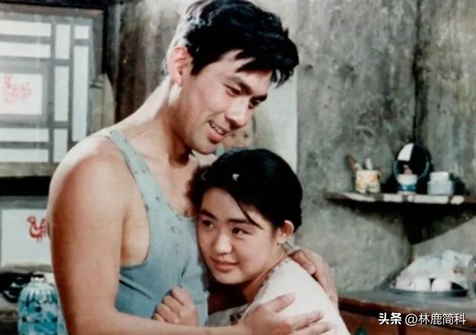 [微风]1981年，只有19岁的女演员丛珊指着朱时茂，对导演谢晋哭着说：“不是我