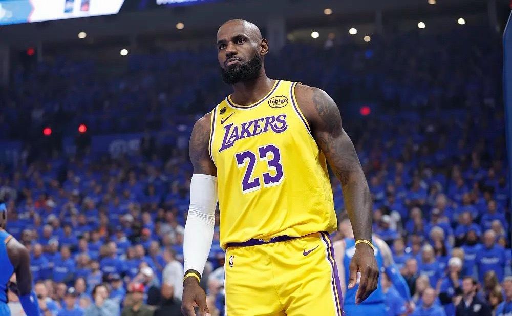 NBA季后赛，雷霆主场125-107击败湖人，系列赛2-0领先。至此，东西部半决