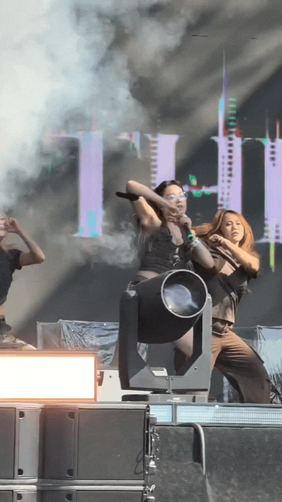 爱奇艺还是没有放过我 爱奇艺是懂怎么勾人回忆的：预告片里没有刻意强调“过去”，可