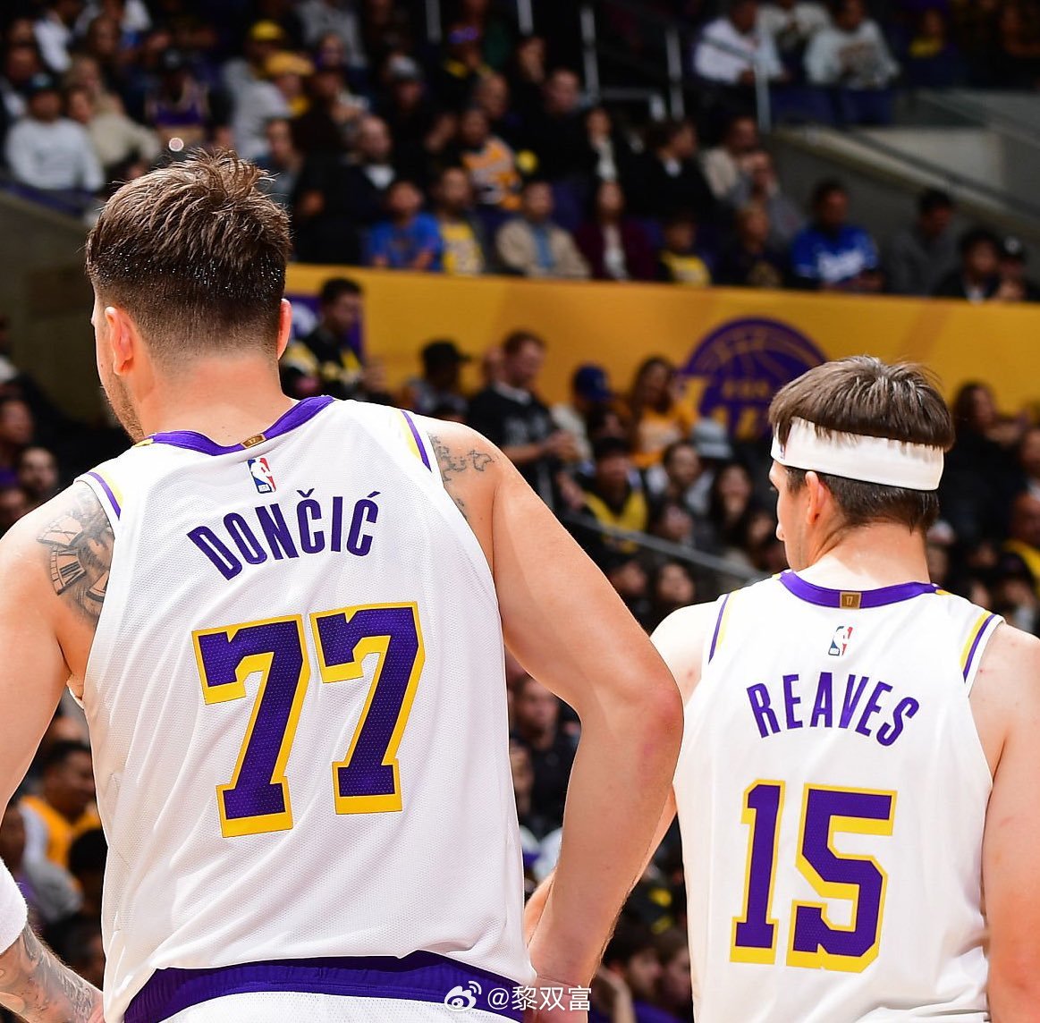 名记克里斯·曼尼科斯报道，湖人看好卢卡和里夫斯的后场组合，认为他们可以像当年打进