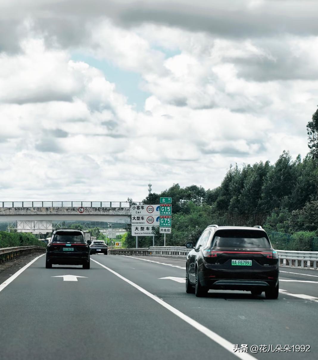 为什么车身越重的车，开着反而更危险？
大部分人都有一个固有认知：车身越重，用料就