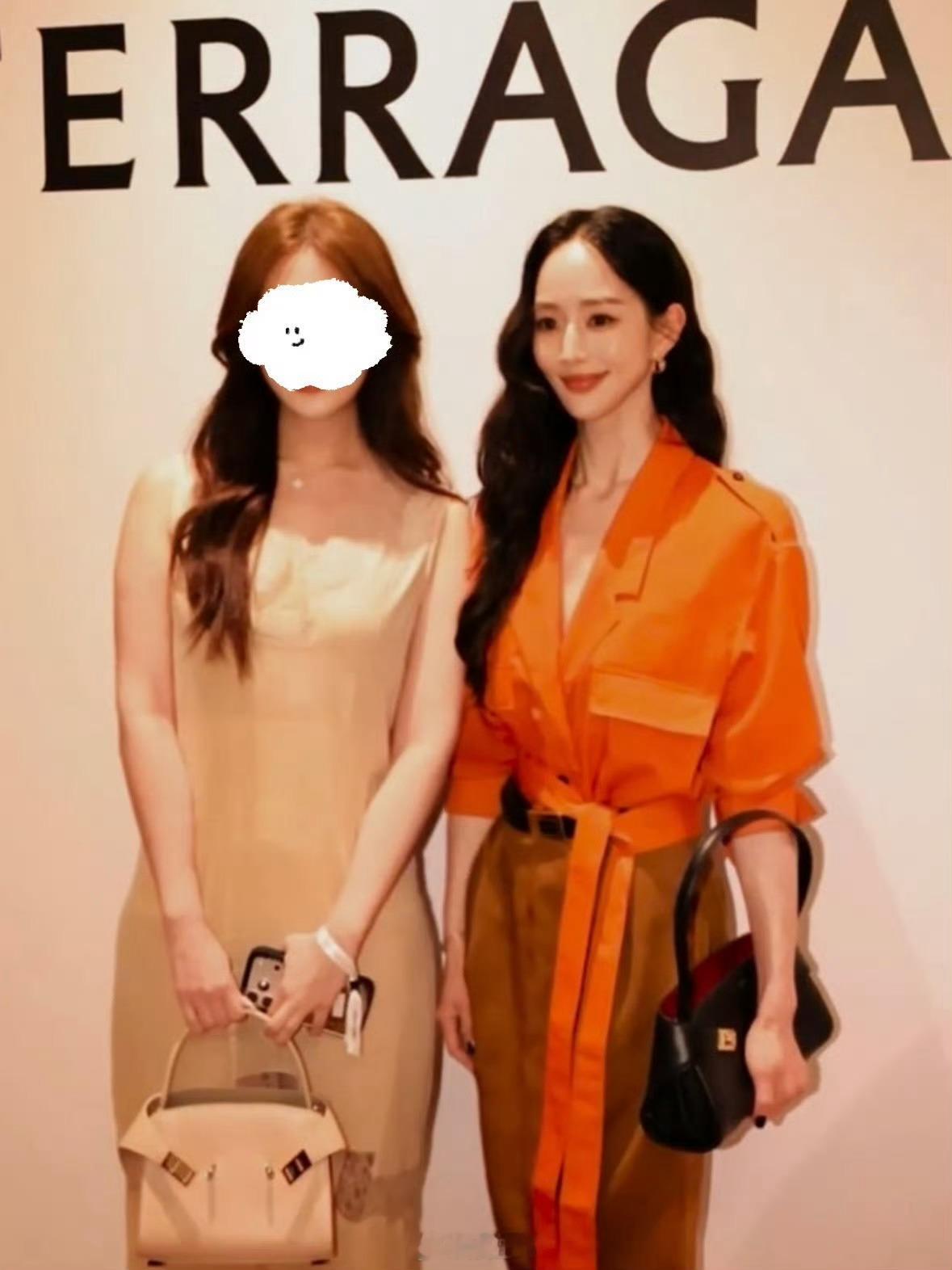 给张钧甯都P成蛇精脸了张钧甯这瘦脸这尖下巴  这下是真不认识张钧甯了 