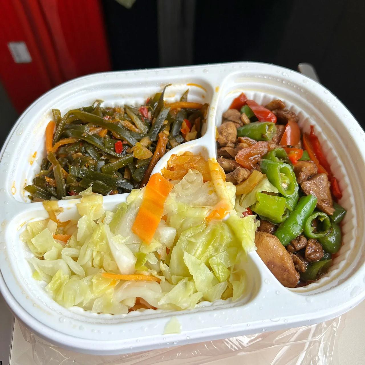 一趟火车上千人，却连几十份“快餐”也卖不掉？告诉你真正的答案

在我们日常乘坐火