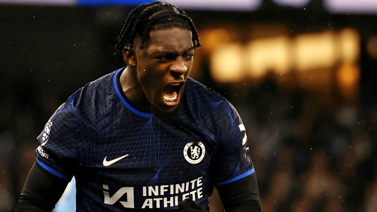 佛罗伦萨正在考虑引进切尔西后卫迪萨西，以提升防线实力。
这笔操作的可行性将越来越