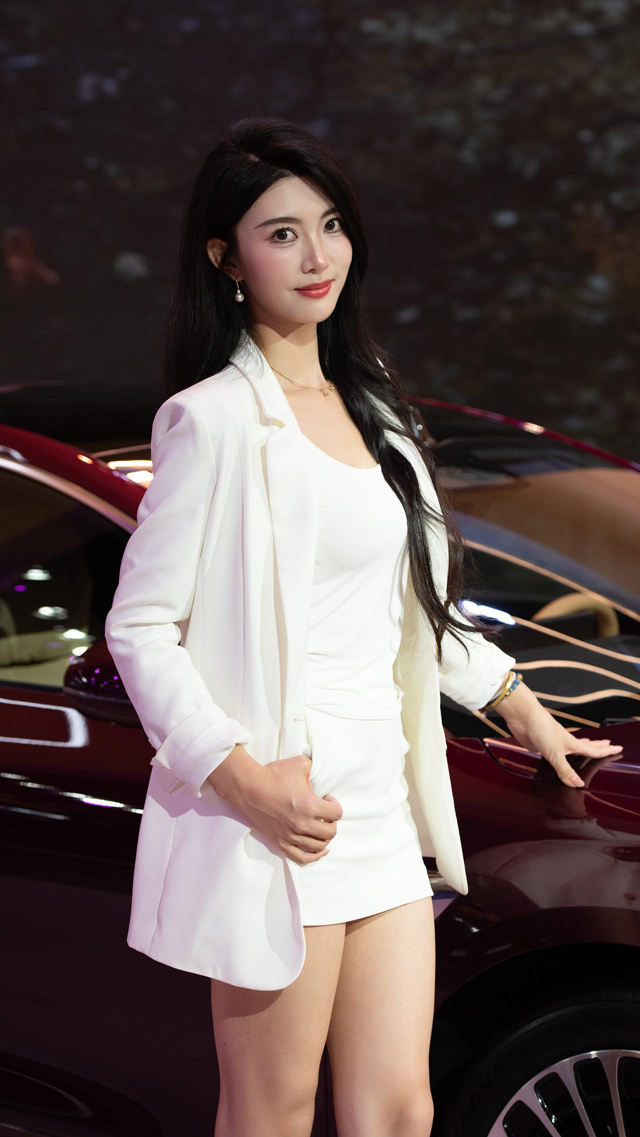 兰灵王车展现场 车模美女