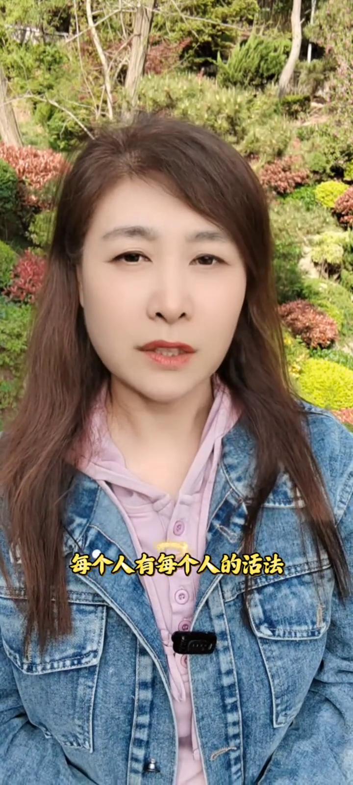 靠坚持慢慢进步，虽然走得慢一点，但每一步都很踏实。
最近刷到好多一下子爆火的视频