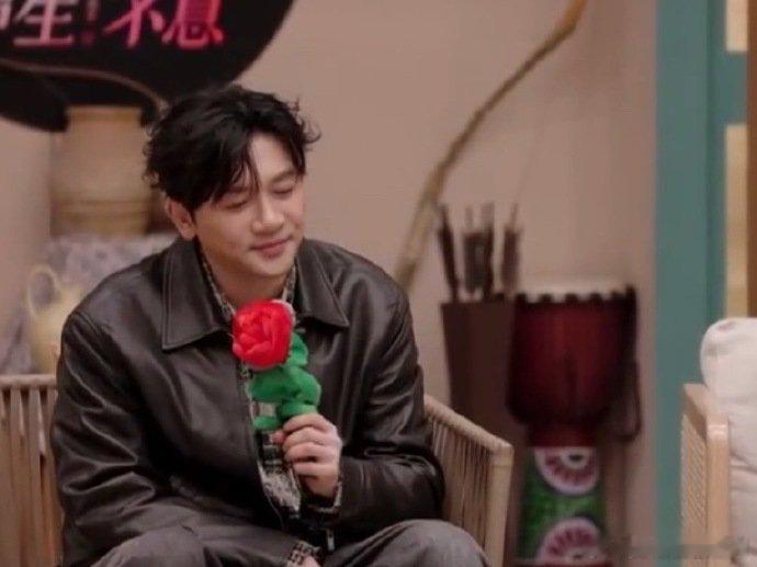 听到《青苹果乐园》的瞬间，青春 DNA 狠狠动了！苏有朋状态好到惊人，唱歌时的感