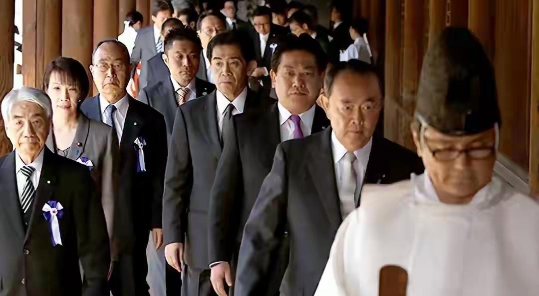 高市早苗或走安倍12年前老路，中方国防部一句话警告