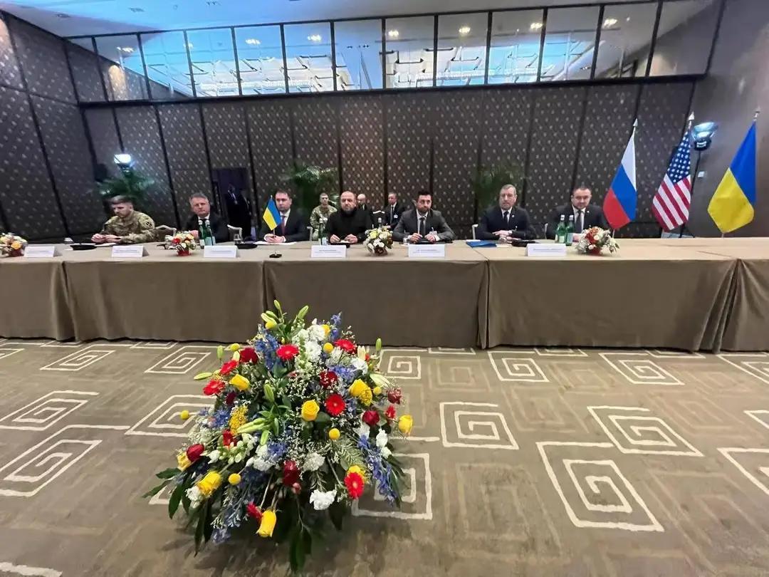 乌克兰国家安全与国防委员会秘书
发文了！

当地时间17日，俄美乌开始日内瓦三方