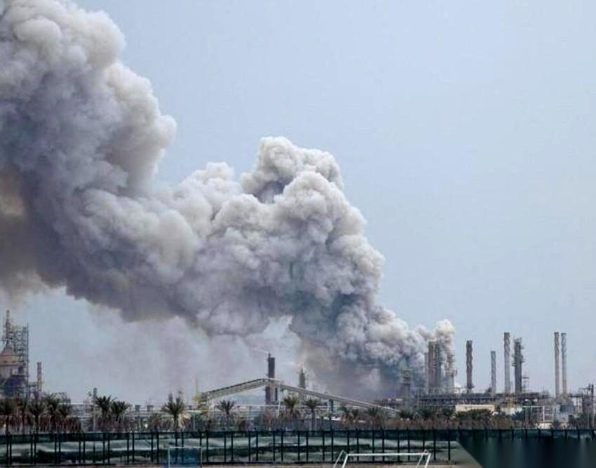 一份草案，悄悄递到了安理会的桌上。
提案国是巴林，理由听着冠冕堂皇：保护霍尔木兹