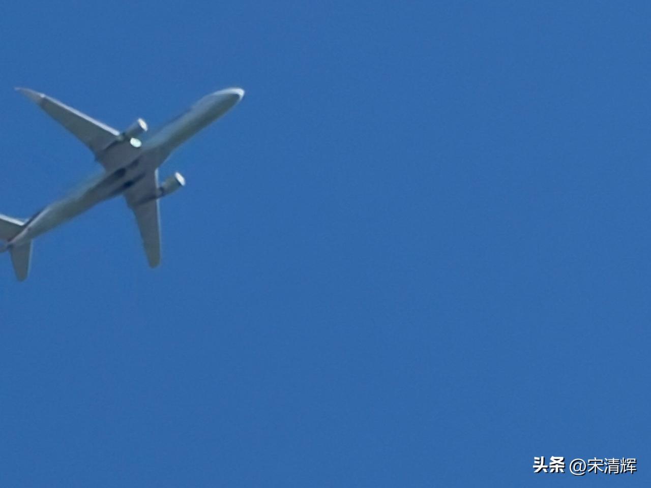 （1583）：妹妹上车就系上安全带，不用再像以前那样帮助她啦。