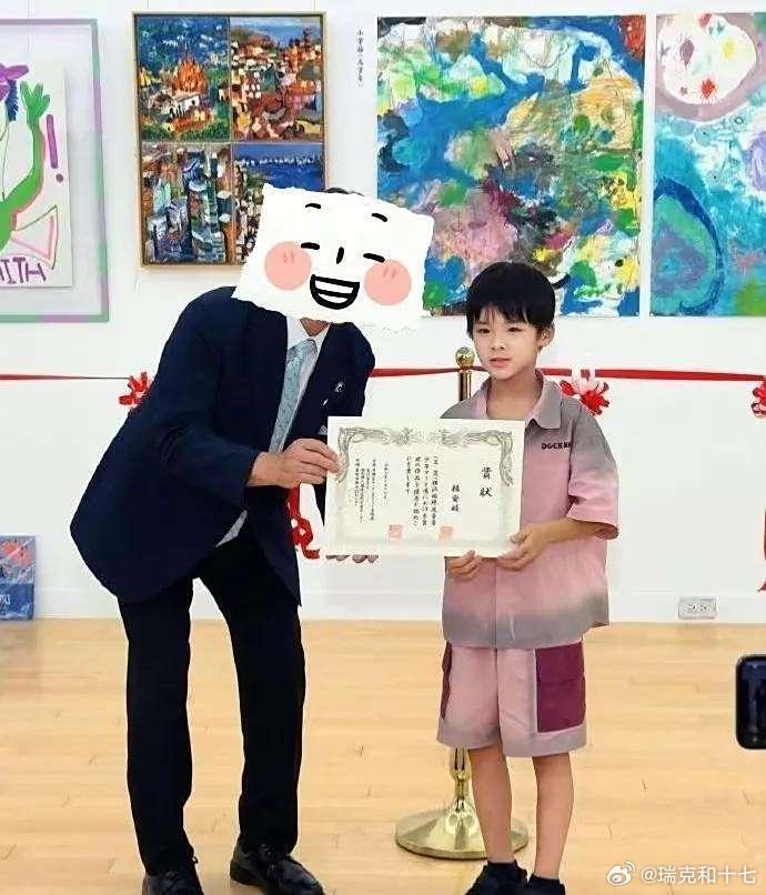 最近被刷屏了，黄圣依和杨子小儿子安麟的绘画作品在东京画廊展出，评委会评价8岁的安