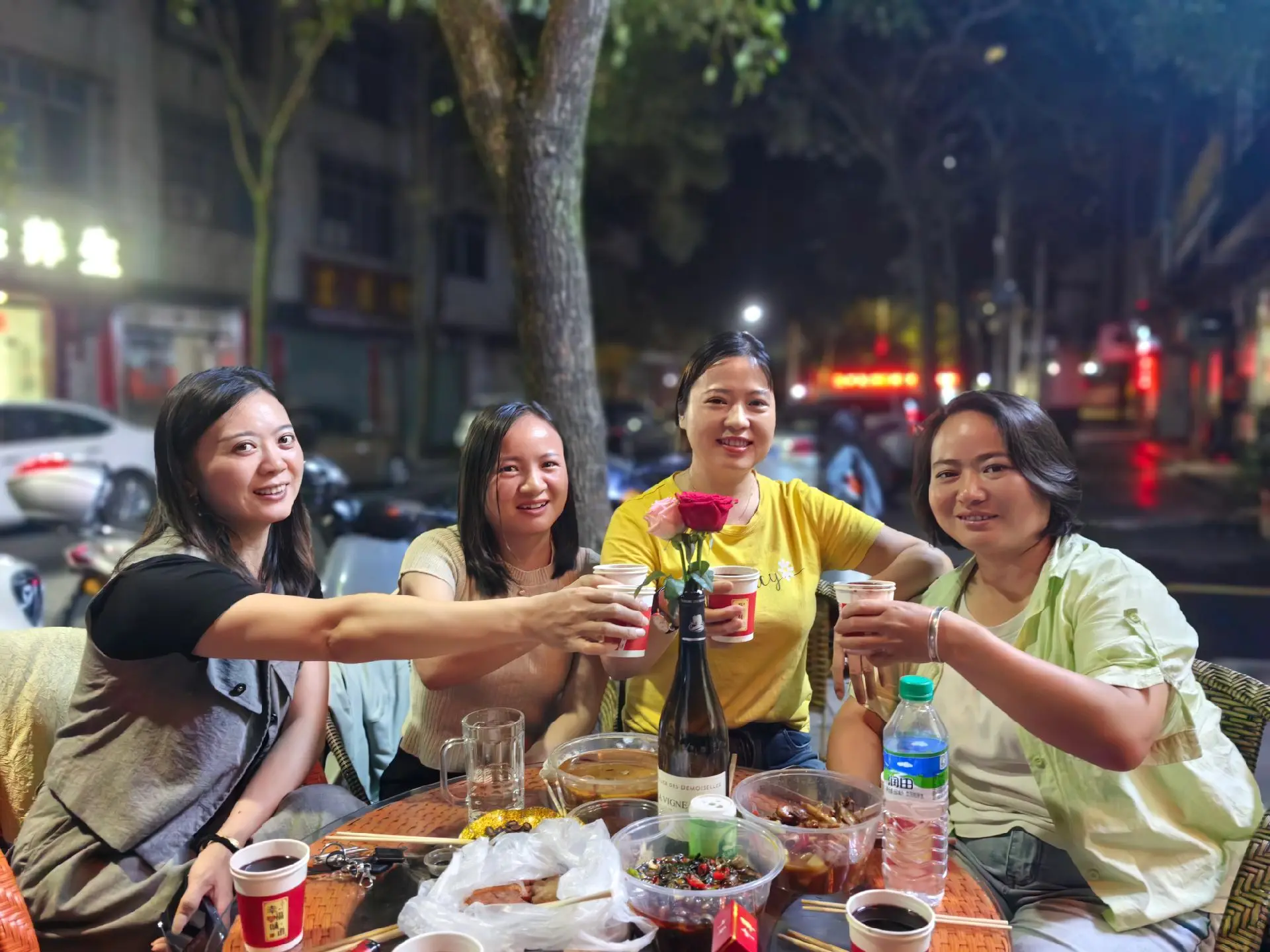 在忙在开心，在调整状态，在找最好的自己。在2024年最后的一个月许愿...