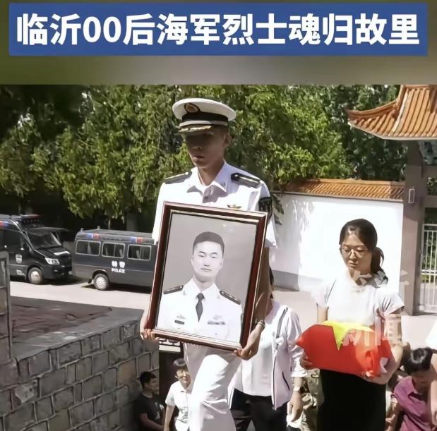 方明与同机组飞行员石少勇一同执行海上实战化飞行训练任务，飞行途中战机突发严重空中