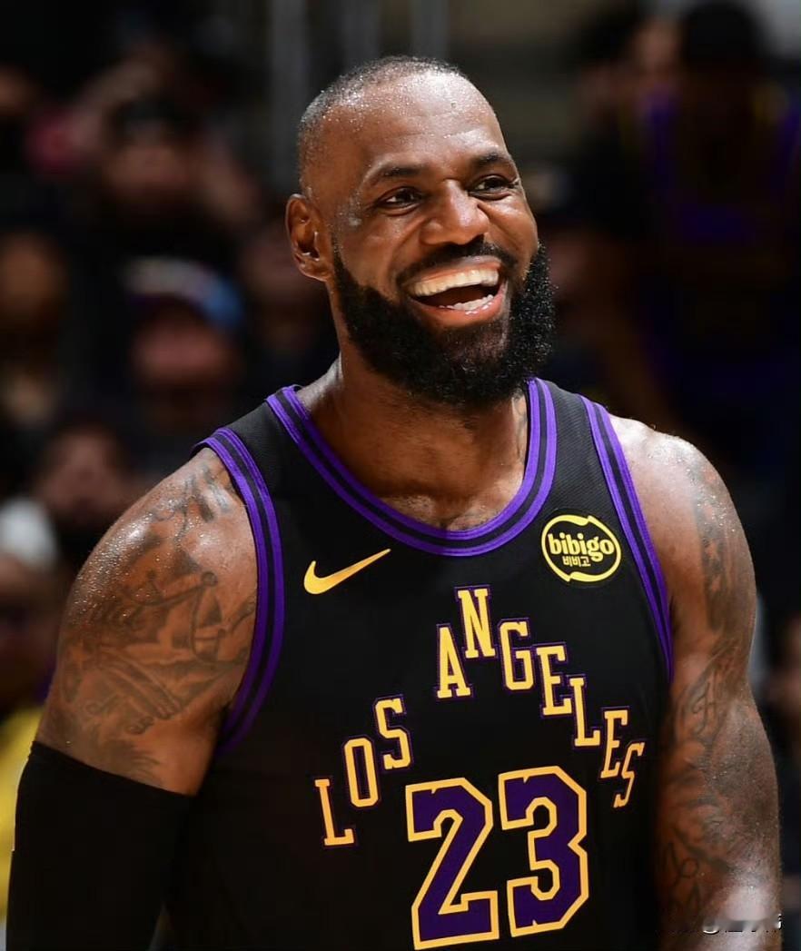 里夫斯谈老大哥詹姆斯首秀：

“只要勒布朗回来，不管他打出怎样的表现，对我们贡献